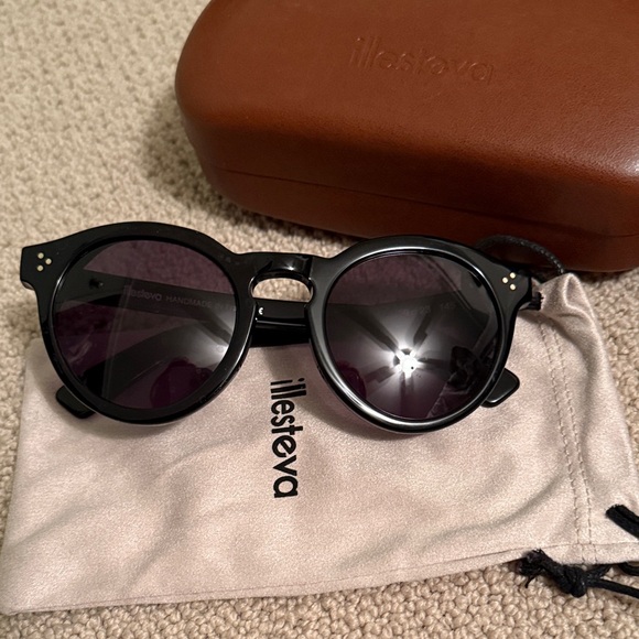 Illesteva Leonard ll Black Round Frame Sunglasses main image 11